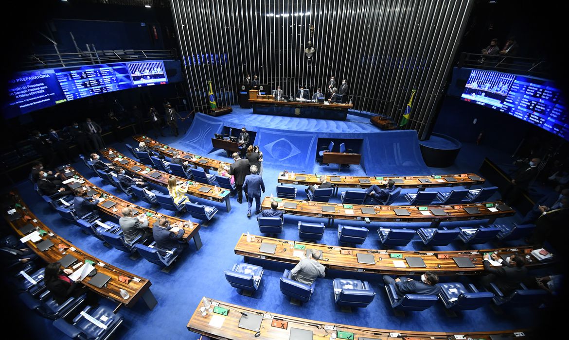 Senado analisa MP que muda regras trabalhistas e previdenciárias  
